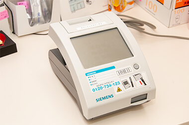 小型尿分析装置